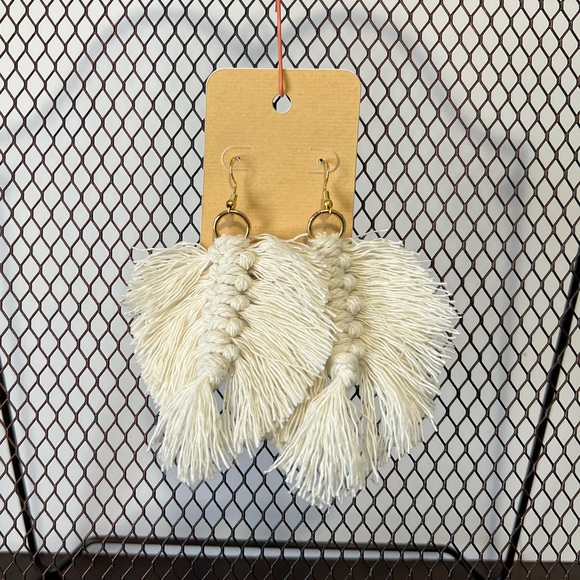 Handcrafted White Macrame Feather Dangle/Drop Earrings - Picture 2 of 6